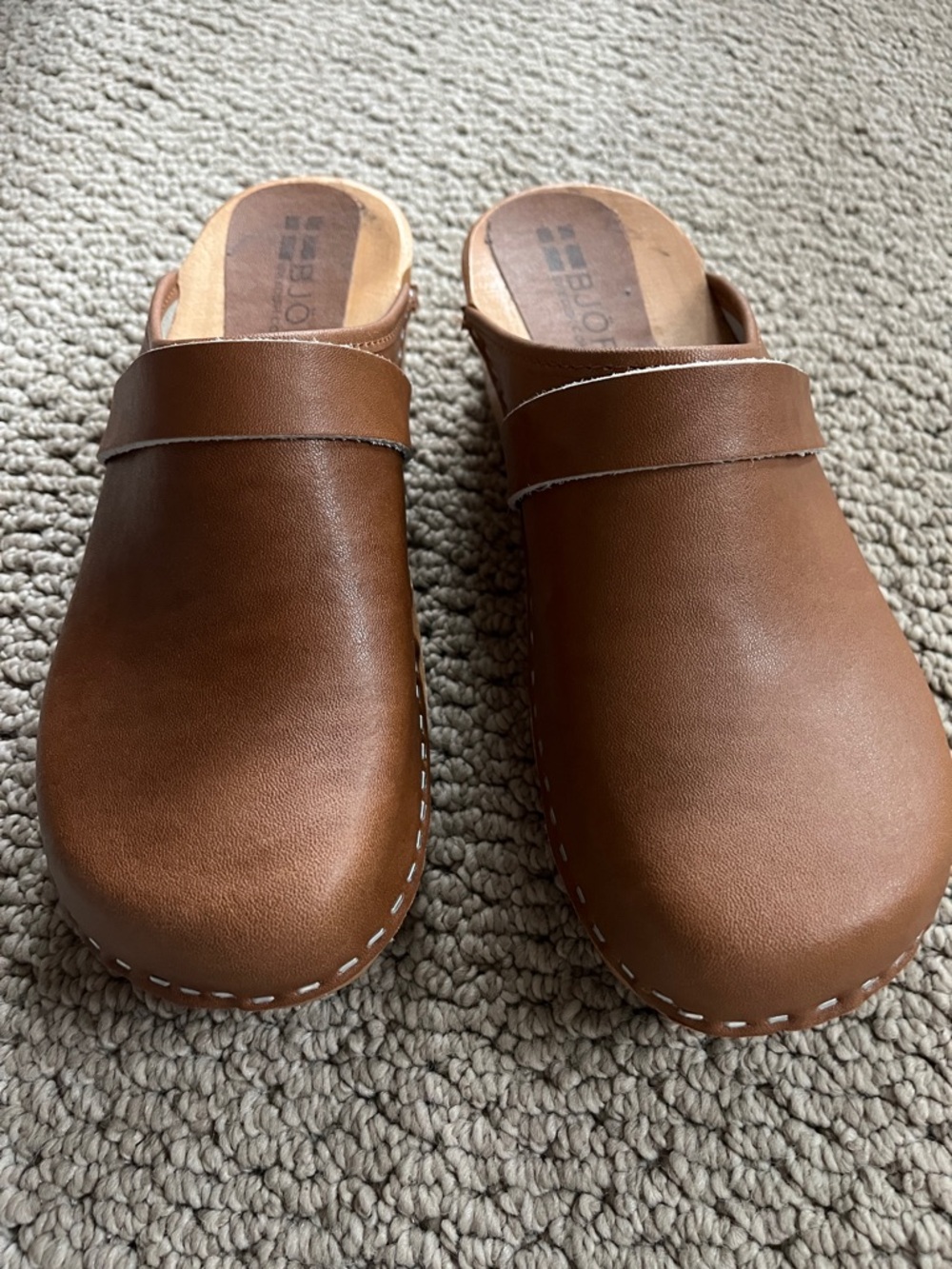BJÖRK Women’s Tan Leather Clogs - Slip-On Comfort - Picture 2 of 4